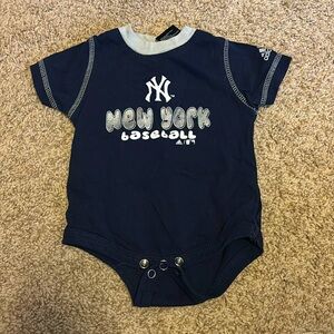 New York Yankees/NYY Bodysuit (Size 3-6 Months)